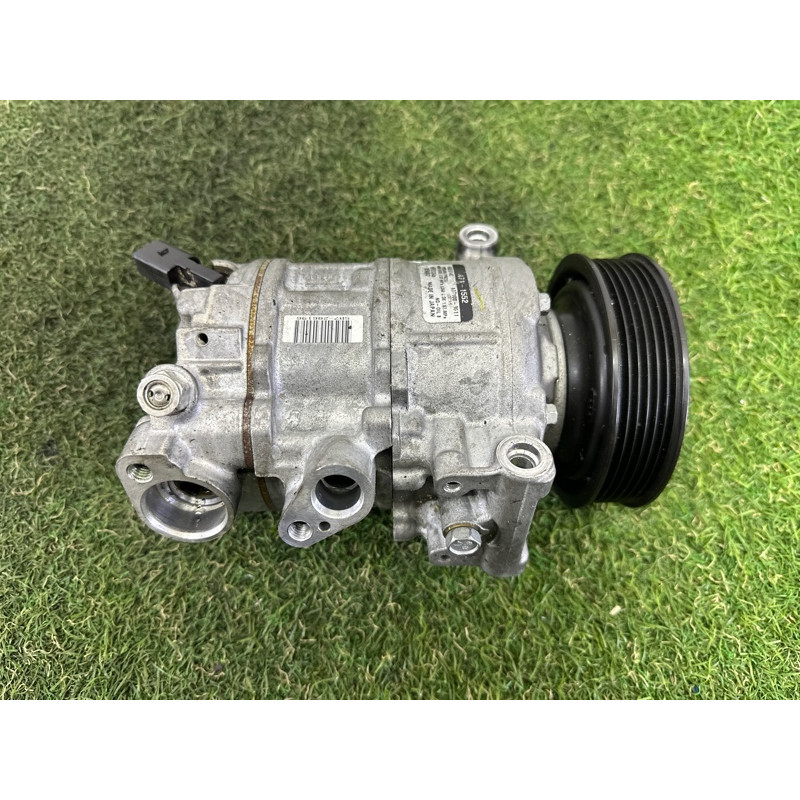 Компрессор кондиционера (отопление и кондиционирование) AUDI A4 B8 2014 2.0 TFSI 8T0260805E