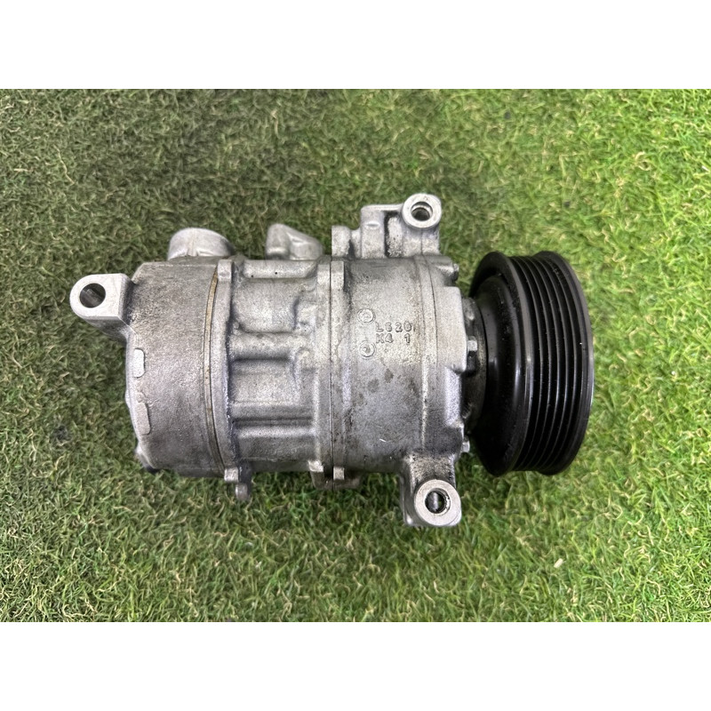 Компрессор кондиционера (отопление и кондиционирование) AUDI A4 B8 2014 2.0 TFSI 8T0260805E