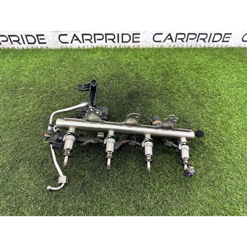 Топливная рампа (топливная система) AUDI A4 B8 2014 2.0 TFSI 06J133317AB