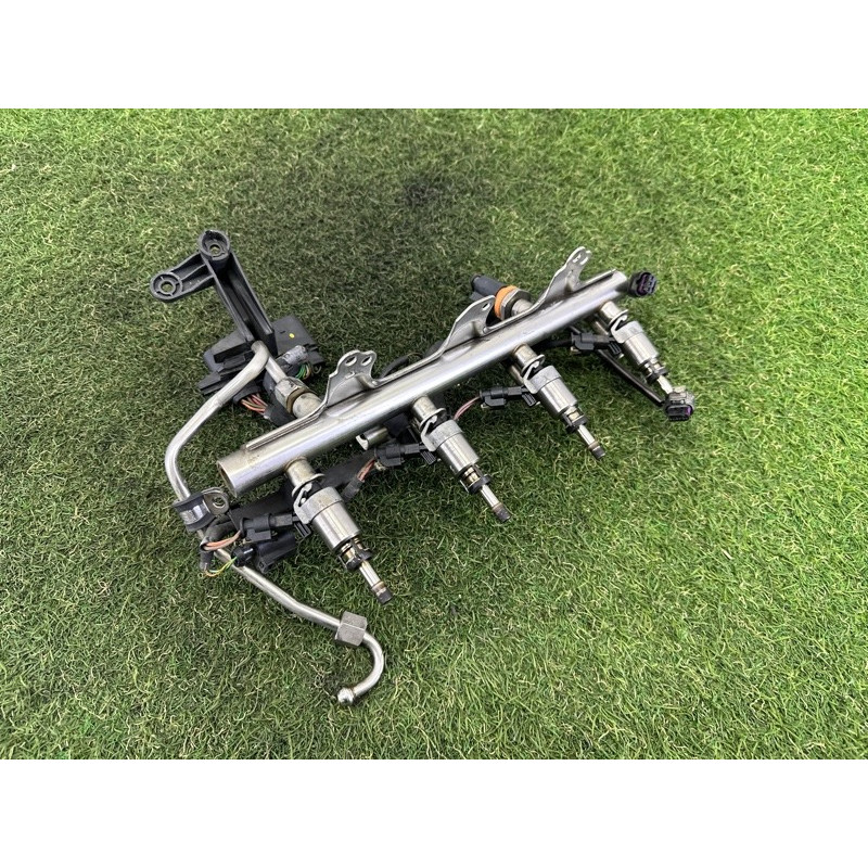 Топливная рампа (топливная система) AUDI A4 B8 2014 2.0 TFSI 06J133317AB