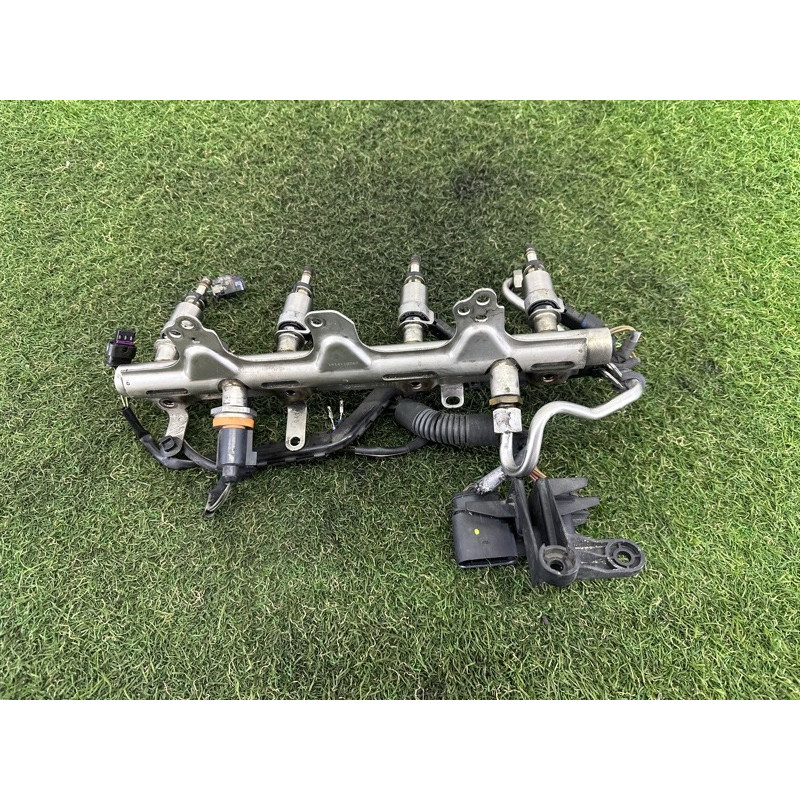 Топливная рампа (топливная система) AUDI A4 B8 2014 2.0 TFSI 06J133317AB