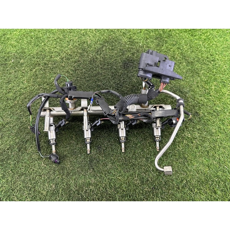 Топливная рампа (топливная система) AUDI A4 B8 2014 2.0 TFSI 06J133317AB