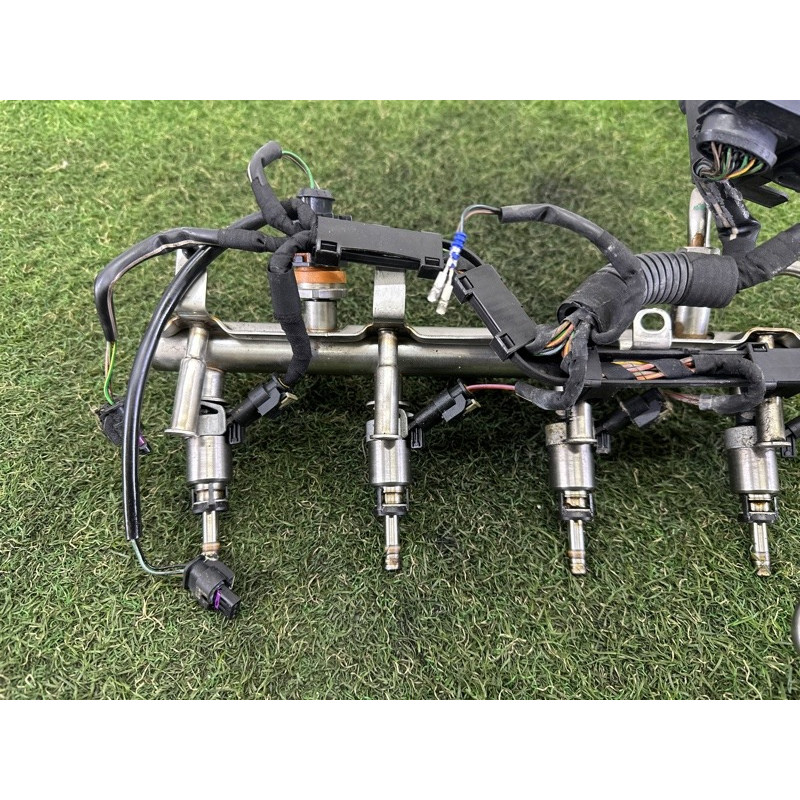 Топливная рампа (топливная система) AUDI A4 B8 2014 2.0 TFSI 06J133317AB