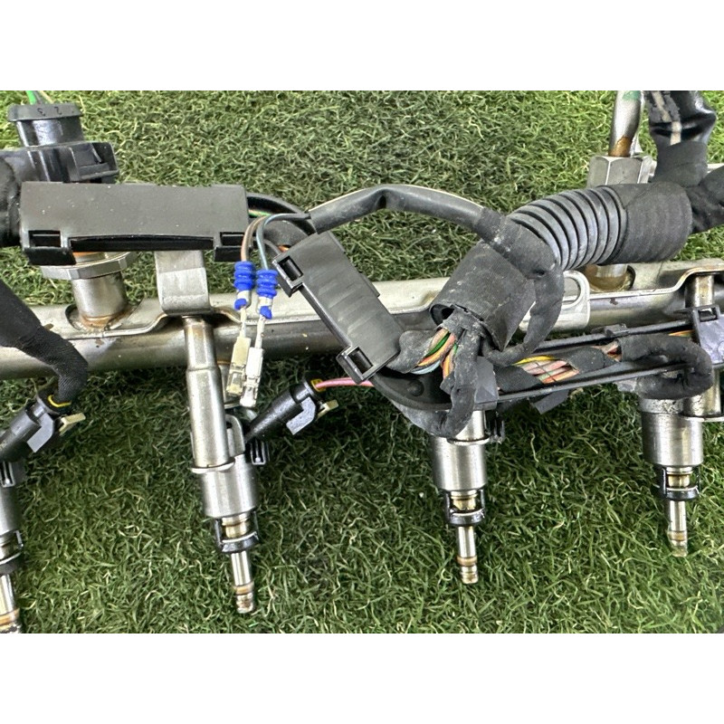 Топливная рампа (топливная система) AUDI A4 B8 2014 2.0 TFSI 06J133317AB