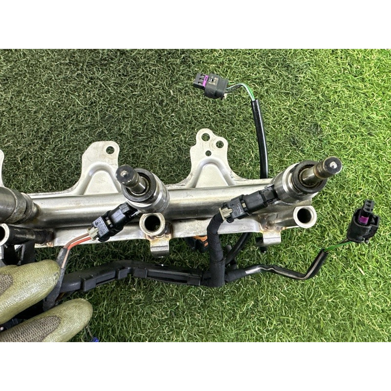 Топливная рампа (топливная система) AUDI A4 B8 2014 2.0 TFSI 06J133317AB