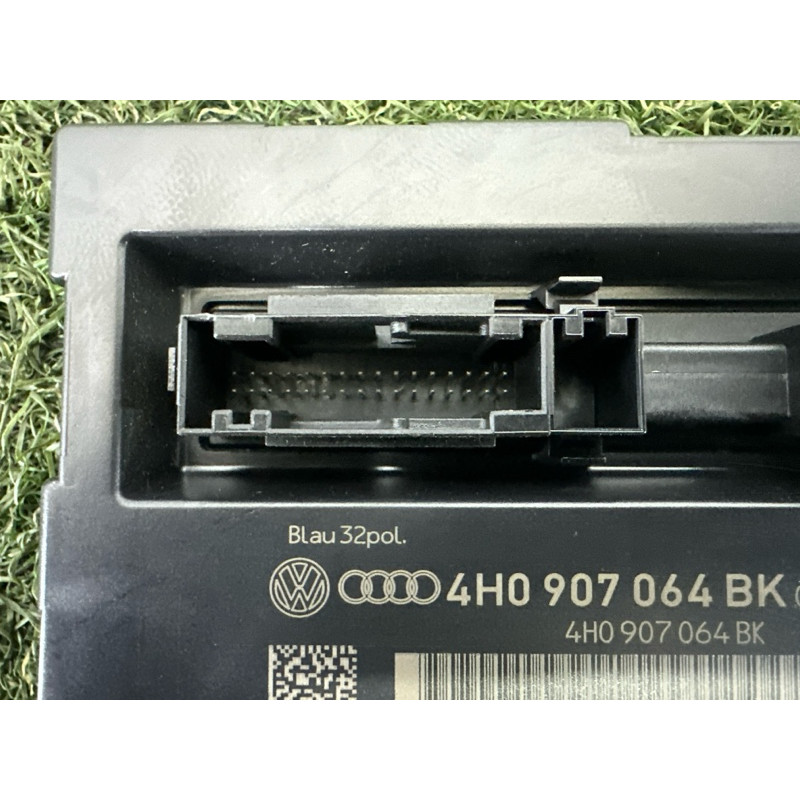 Модуль BCM (електрика / блоки управління) Volkswagen Touareg NF 2013 3.0 Hybrid 4H0907064BK