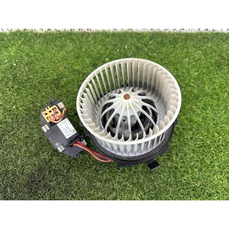Мотор печки (отопление и кондиционирование) AUDI Q5 8R 2012 3.2 8K1820021C