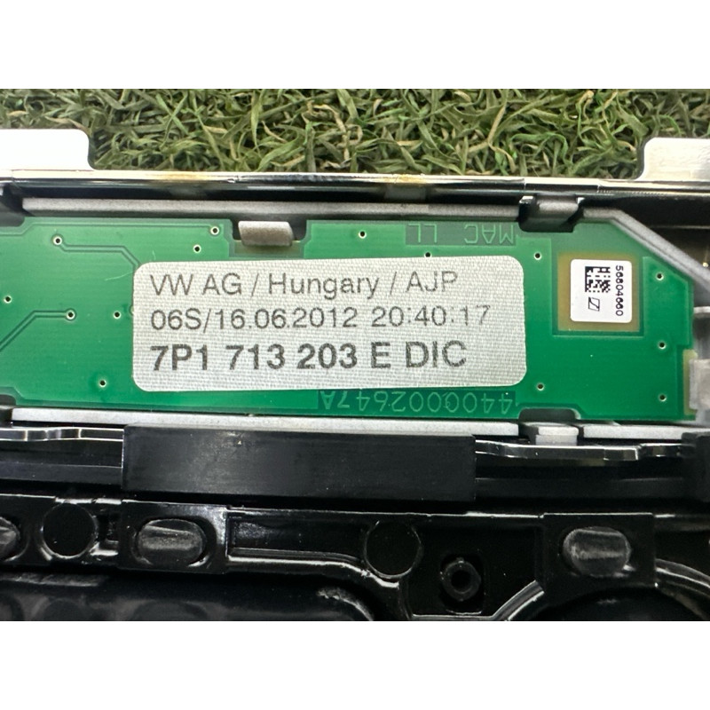 Декоративная накладка центральной консоли (салон) Volkswagen Touareg NF 2013 3.0 Hybrid 7P1863212GMN3