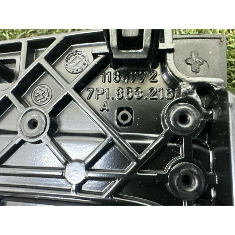 Декоративная накладка центральной консоли (салон) Volkswagen Touareg NF 2013 3.0 Hybrid 7P1863212GMN3