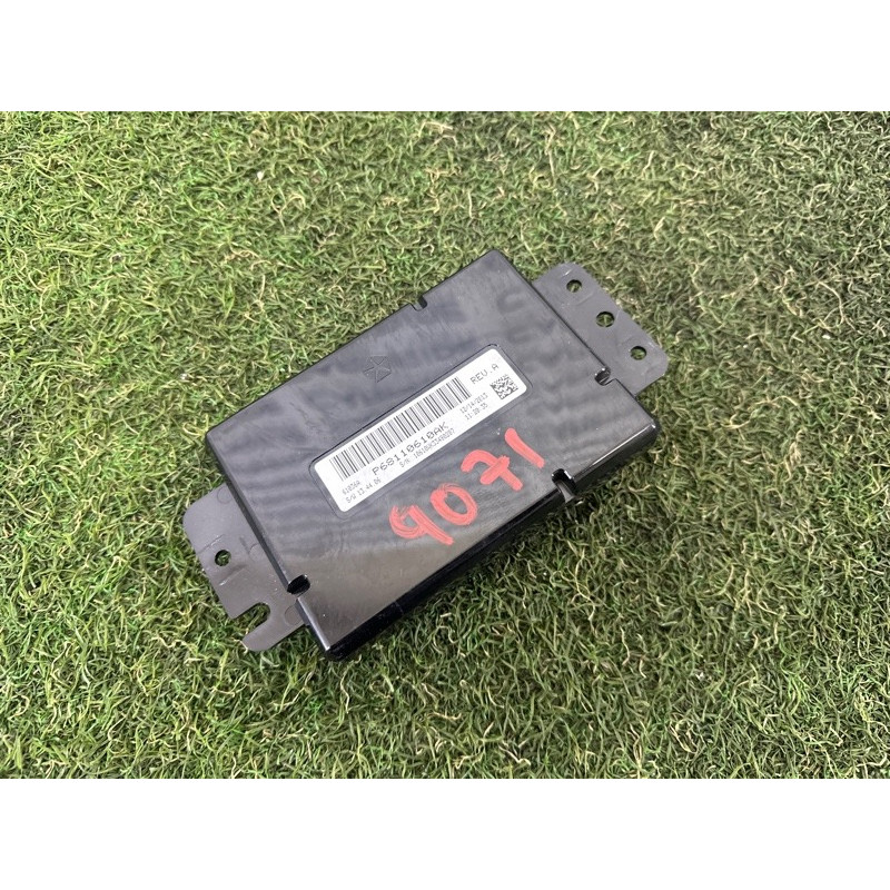 Блок управления климат-контролем (электрика / блоки управления) Jeep Grand Cherokee WK2 2014 3.0 Diesel 68110610AK