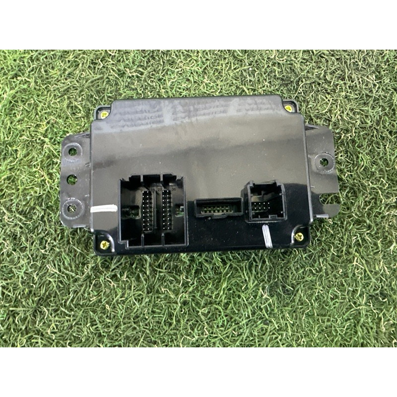 Блок управления климат-контролем (электрика / блоки управления) Jeep Grand Cherokee WK2 2014 3.0 Diesel 68110610AK