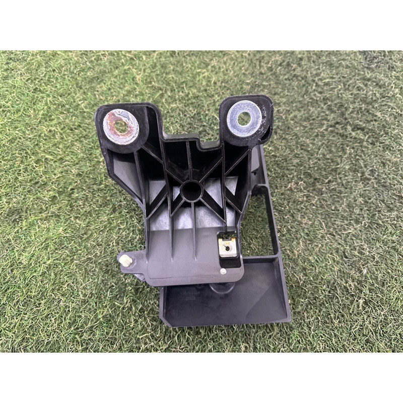 Кронштейн датчика слепых зон (кузов и элементы) LAND ROVER Range Rover L405 2016 5.0 LR071747