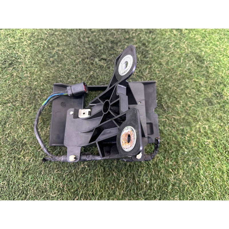 Кронштейн датчика слепых зон (кузов и элементы) LAND ROVER Range Rover L405 2016 5.0 LR071744