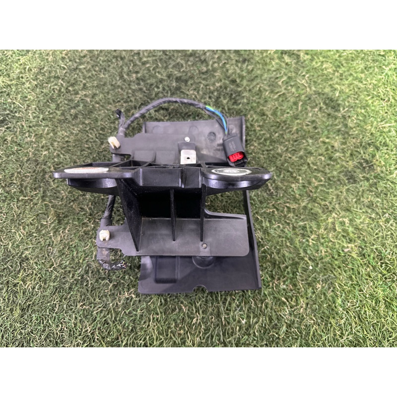 Кронштейн датчика слепых зон (кузов и элементы) LAND ROVER Range Rover L405 2016 5.0 LR071744