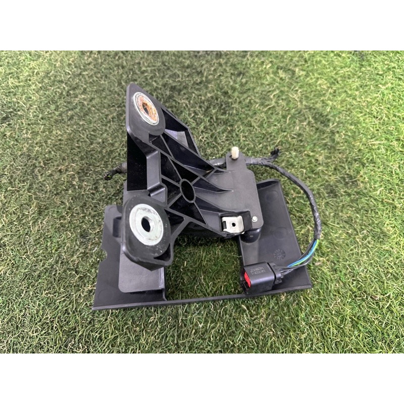 Кронштейн датчика слепых зон (кузов и элементы) LAND ROVER Range Rover L405 2016 5.0 LR071744