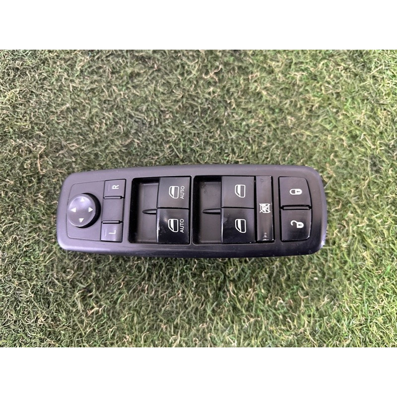 Блок кнопок стеклоподъемников (электрика / кнопки) Jeep Grand Cherokee WK2 2014 3.0 Diesel 68184802AA