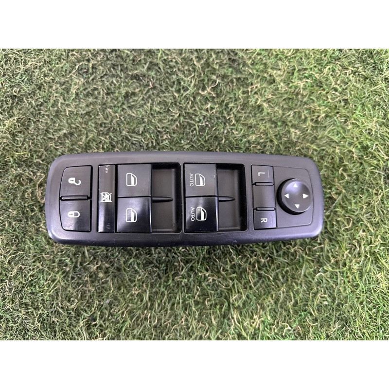 Блок кнопок стеклоподъемников (электрика / кнопки) Jeep Grand Cherokee WK2 2014 3.0 Diesel 68184802AA