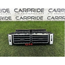 Центральный дефлектор салона