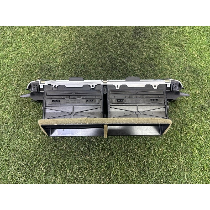 Центральный дефлектор салона (салон) LAND ROVER Range Rover L405 2016 5.0 LR070448