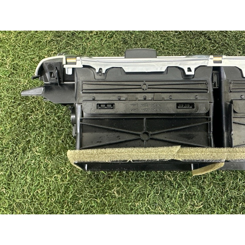 Центральный дефлектор салона (салон) LAND ROVER Range Rover L405 2016 5.0 LR070448