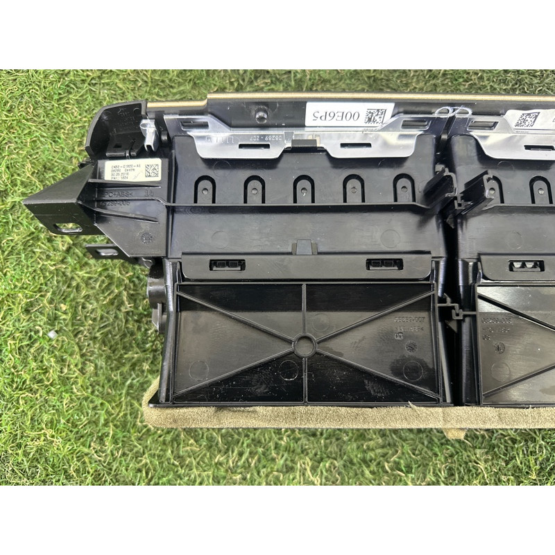 Центральный дефлектор салона (салон) LAND ROVER Range Rover L405 2016 5.0 LR070448