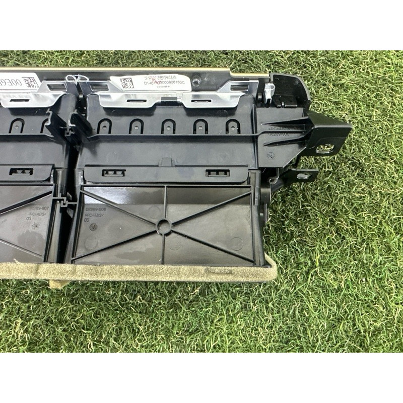 Центральный дефлектор салона (салон) LAND ROVER Range Rover L405 2016 5.0 LR070448