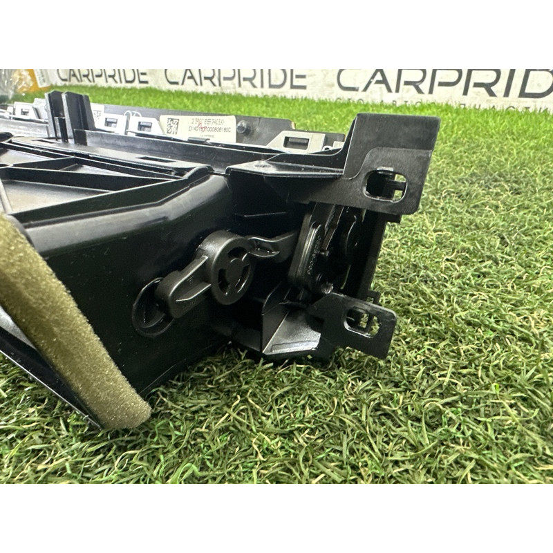 Центральный дефлектор салона (салон) LAND ROVER Range Rover L405 2016 5.0 LR070448