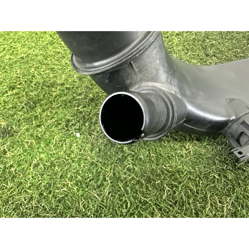 Патрубок воздушного фильтра (впускная система) BMW 3-series E90 2010 3.0 N54 13717556550