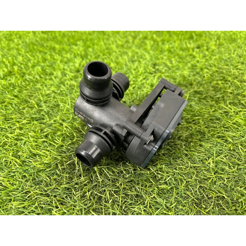 Клапан системы охлаждения (электрика / кнопки) Mercedes-Benz EQB 350 X243 2022 A0005061400