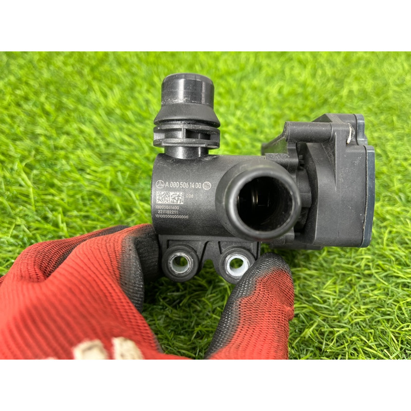 Клапан системы охлаждения (электрика / кнопки) Mercedes-Benz EQB 350 X243 2022 A0005061400