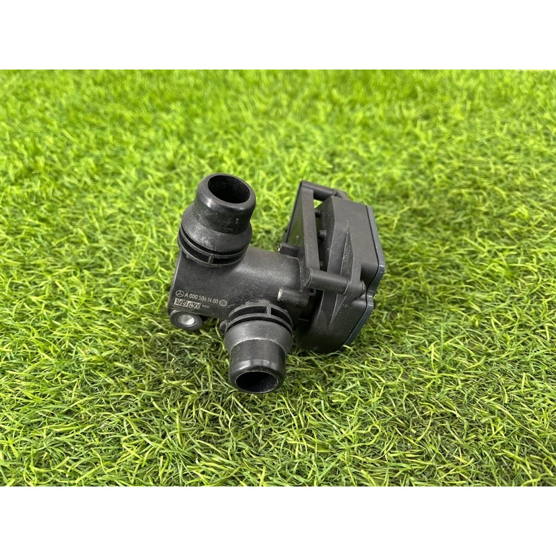 Клапан системы охлаждения (электрика / кнопки) Mercedes-Benz EQB 350 X243 2022 A0005061400