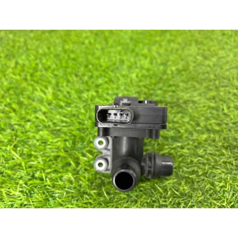 Клапан системы охлаждения (электрика / кнопки) Mercedes-Benz EQB 350 X243 2022 A0005061500