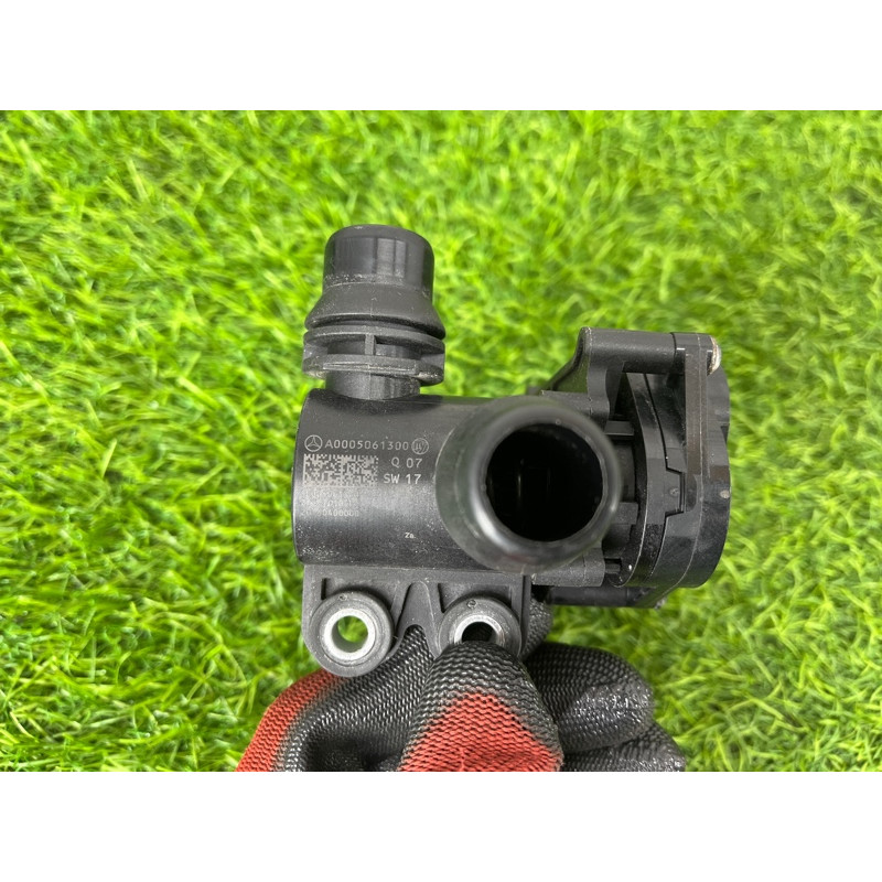 Клапан системы охлаждения (электрика / кнопки) Mercedes-Benz EQB 350 X243 2022 A0005061500