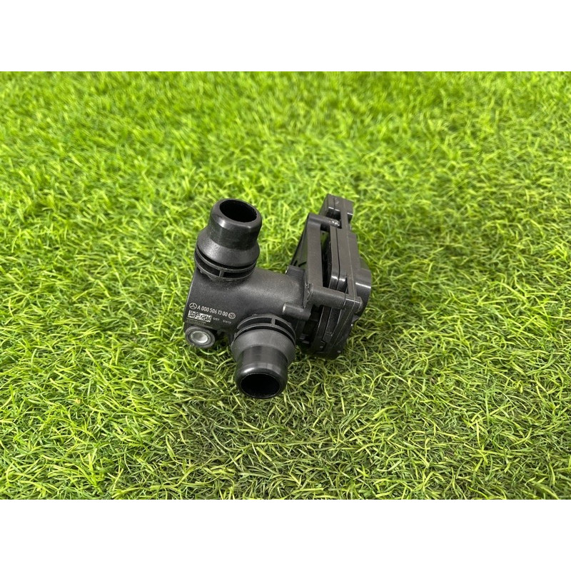 Клапан системы охлаждения (электрика / кнопки) Mercedes-Benz EQB 350 X243 2022 A0005061500