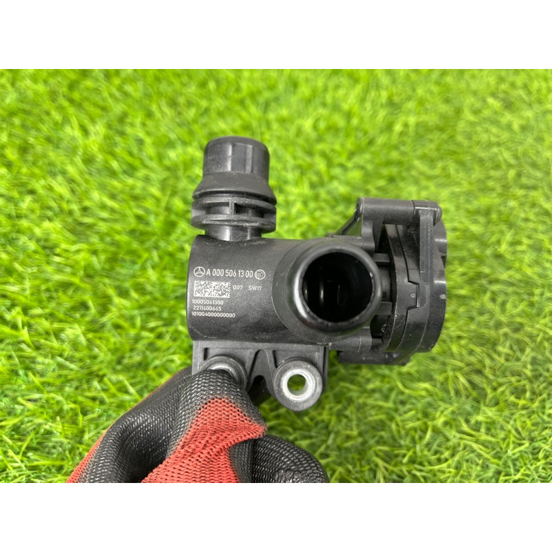 Клапан системы охлаждения (электрика / кнопки) Mercedes-Benz EQB 350 X243 2022 A0005061500