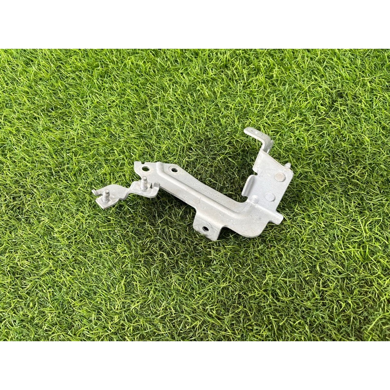 Кронштейн дополнительного насоса ОЖ (кронштейны двигателя) Mercedes-Benz EQB 350 X243 2022 A2435040900