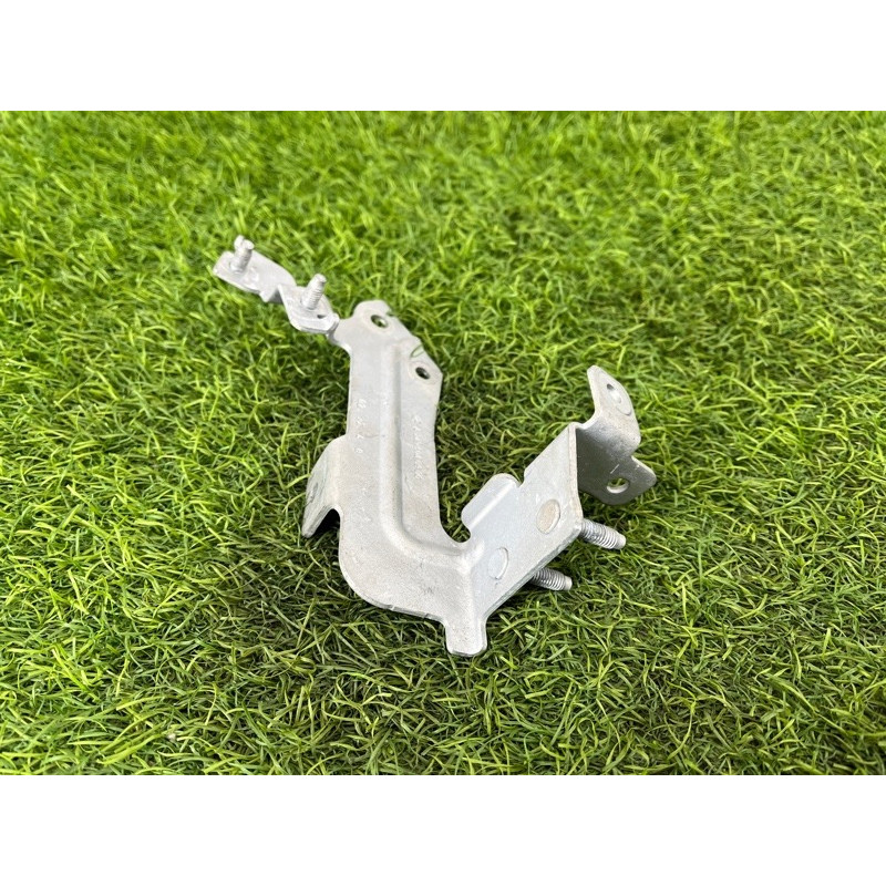 Кронштейн дополнительного насоса ОЖ (кронштейны двигателя) Mercedes-Benz EQB 350 X243 2022 A2435040900