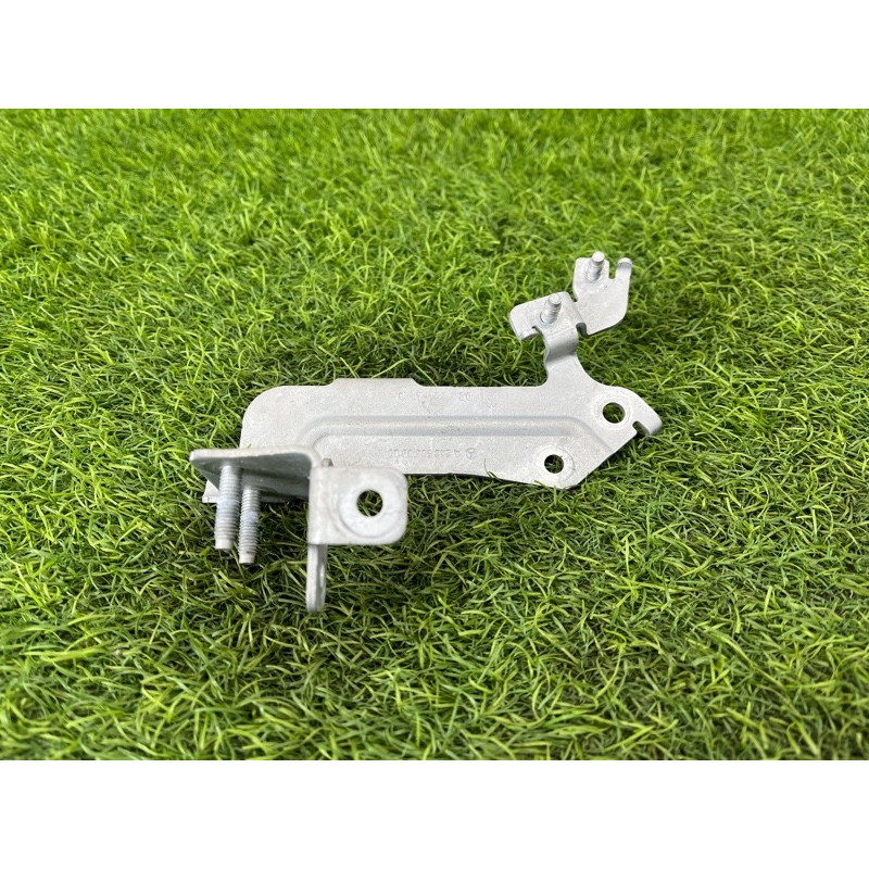 Кронштейн дополнительного насоса ОЖ (кронштейны двигателя) Mercedes-Benz EQB 350 X243 2022 A2435040900