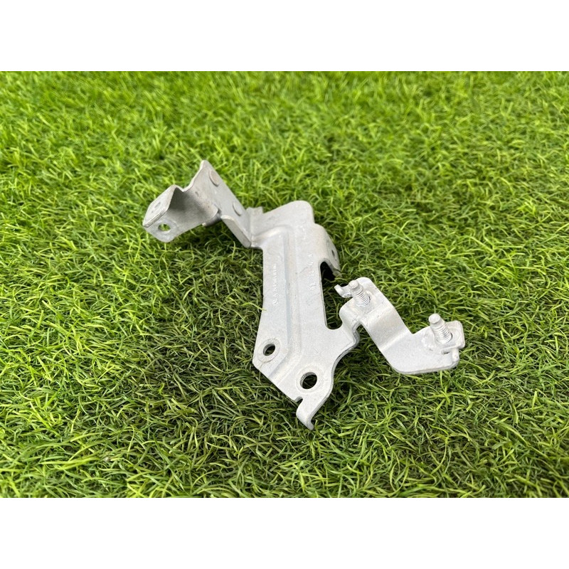 Кронштейн дополнительного насоса ОЖ (кронштейны двигателя) Mercedes-Benz EQB 350 X243 2022 A2435040900