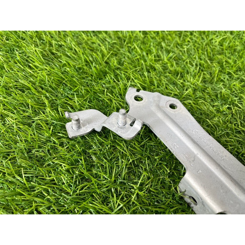 Кронштейн дополнительного насоса ОЖ (кронштейны двигателя) Mercedes-Benz EQB 350 X243 2022 A2435040900