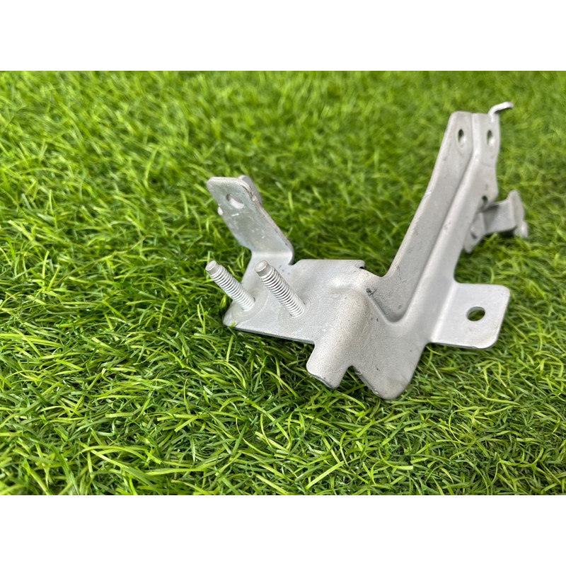 Кронштейн дополнительного насоса ОЖ (кронштейны двигателя) Mercedes-Benz EQB 350 X243 2022 A2435040900