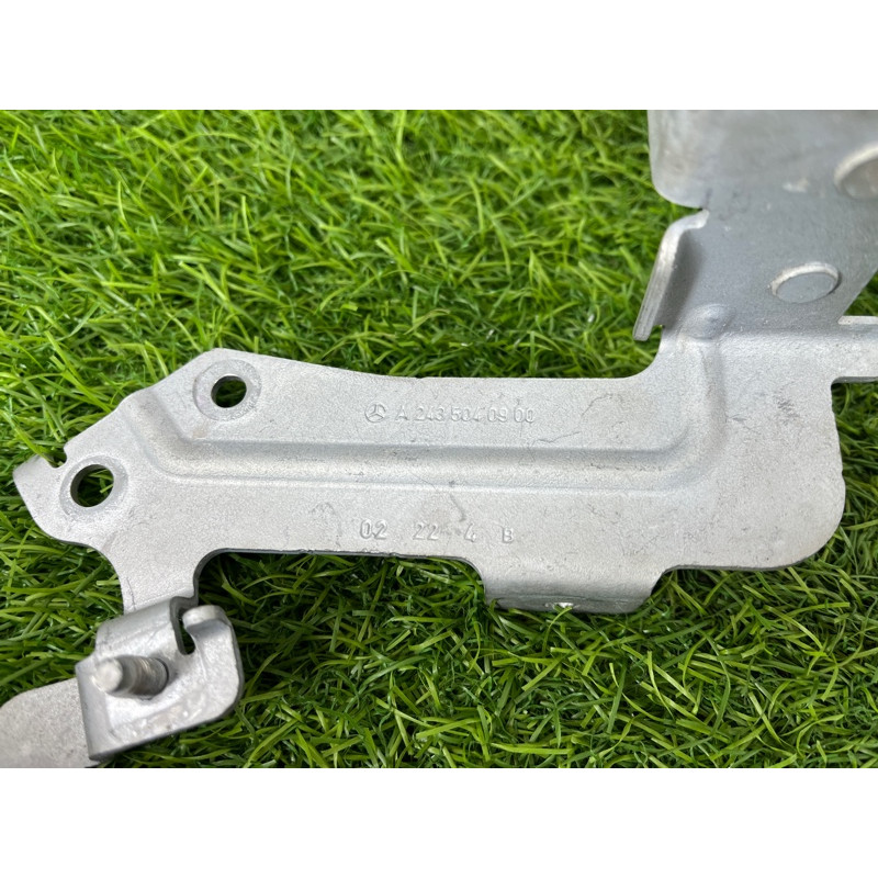 Кронштейн дополнительного насоса ОЖ (кронштейны двигателя) Mercedes-Benz EQB 350 X243 2022 A2435040900