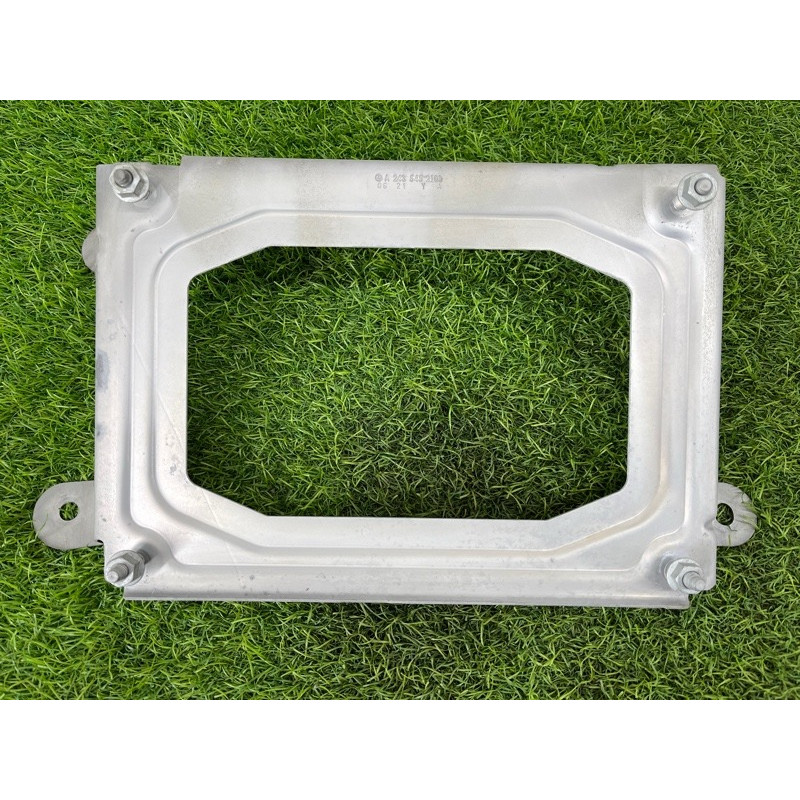 Кронштейн инвертора (электрика) Mercedes-Benz EQB 350 X243 2022 A2435452100