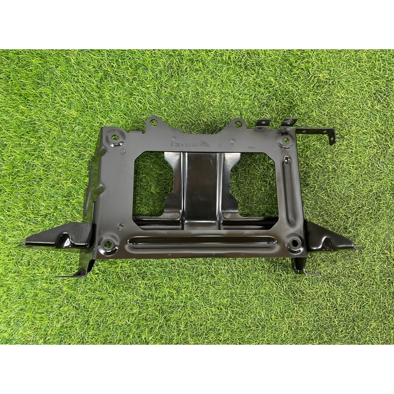 Кронштейн инвертора (электрика) Mercedes-Benz EQB 350 X243 2022 A2433451900