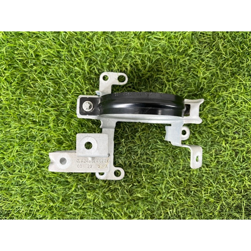 Кронштейн дополнительного насоса ОЖ (кронштейны двигателя) Mercedes-Benz EQB 350 X243 2022 A2435040600