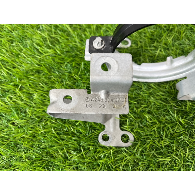 Кронштейн дополнительного насоса ОЖ (кронштейны двигателя) Mercedes-Benz EQB 350 X243 2022 A2435040600