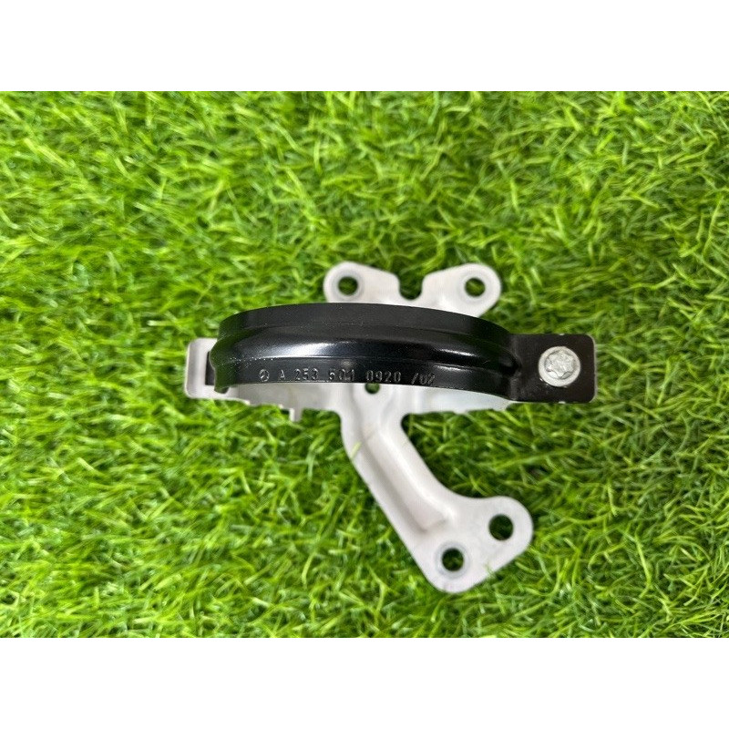 Кронштейн дополнительного насоса ОЖ (кронштейны двигателя) Mercedes-Benz EQB 350 X243 2022 A2438302600