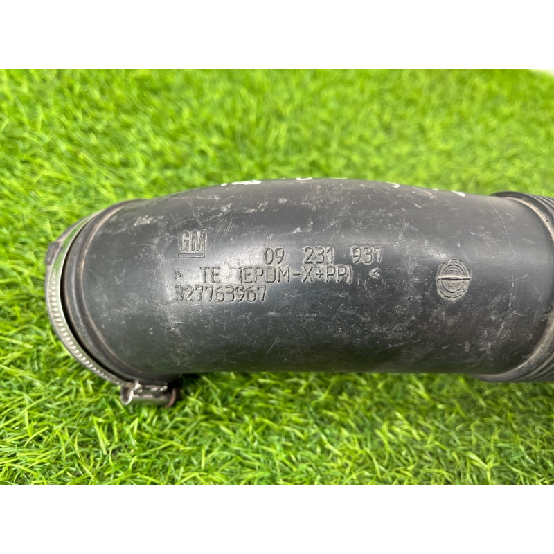 Патрубок повітряного фільтра (подача палива) Opel SIGNUM 1 2006 2.2 YH 09231937