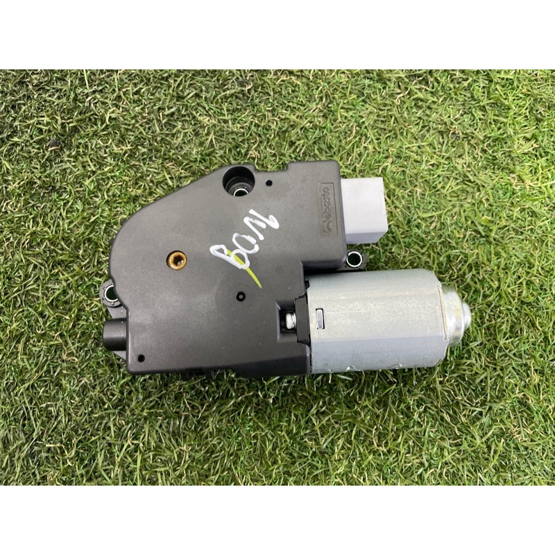 Мотор люка (электрика) LAND ROVER Range Rover L405 2016 5.0 LR038280