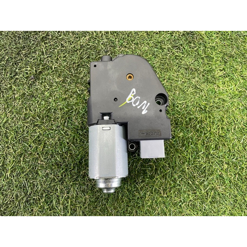 Мотор люка (электрика) LAND ROVER Range Rover L405 2016 5.0 LR038280